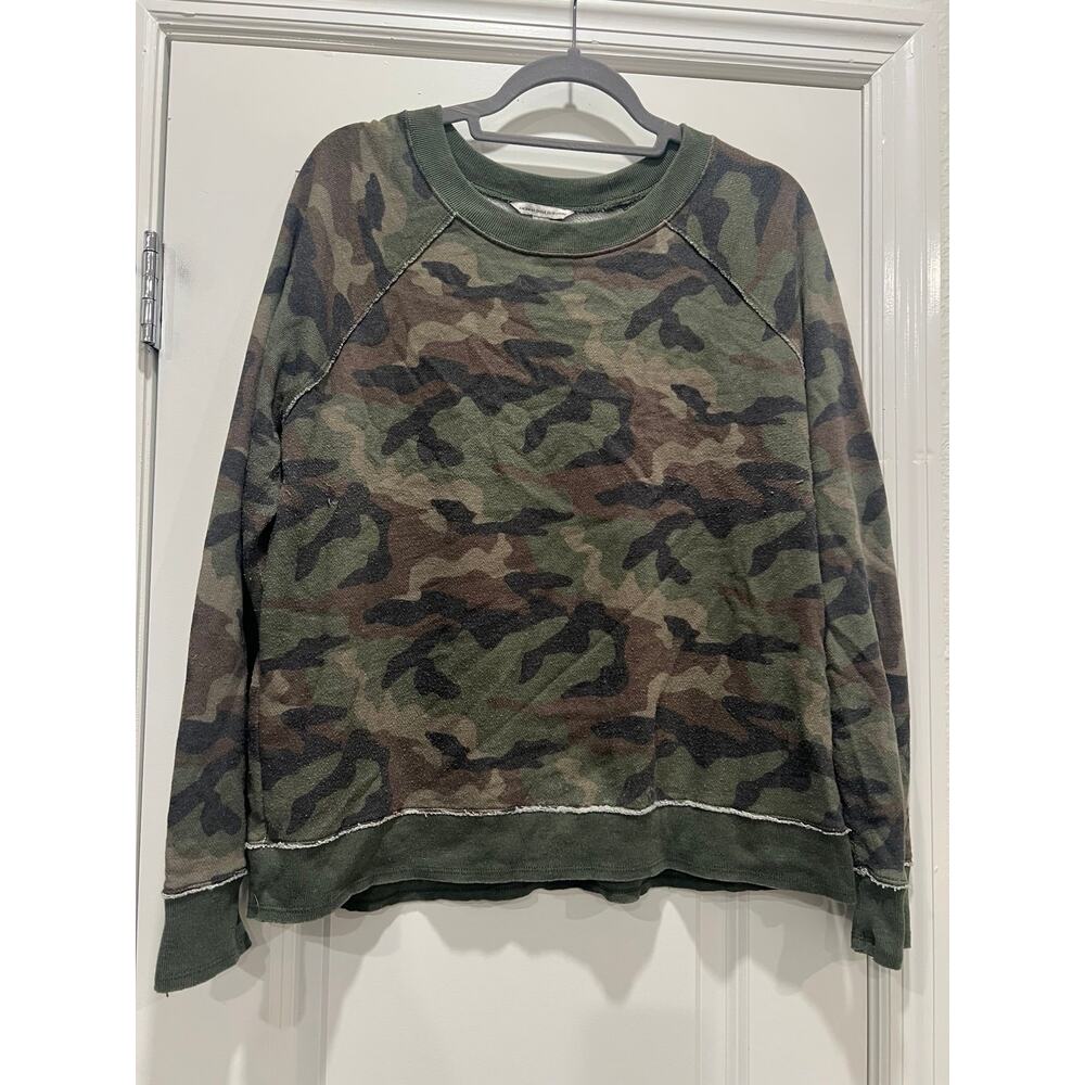 American Eagle Women’s Camo Crewneck Large